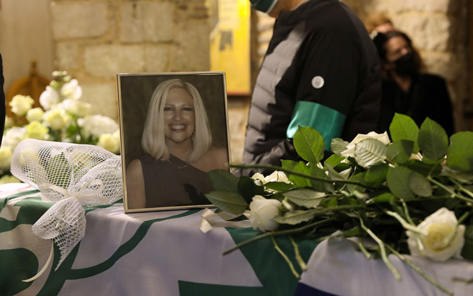 Φώφη Γεννηματά: Πλήθος κόσμου στο λαϊκό προσκύνημα στη Μητρόπολη – Το «ύστατο χαίρε» (photos+vid)