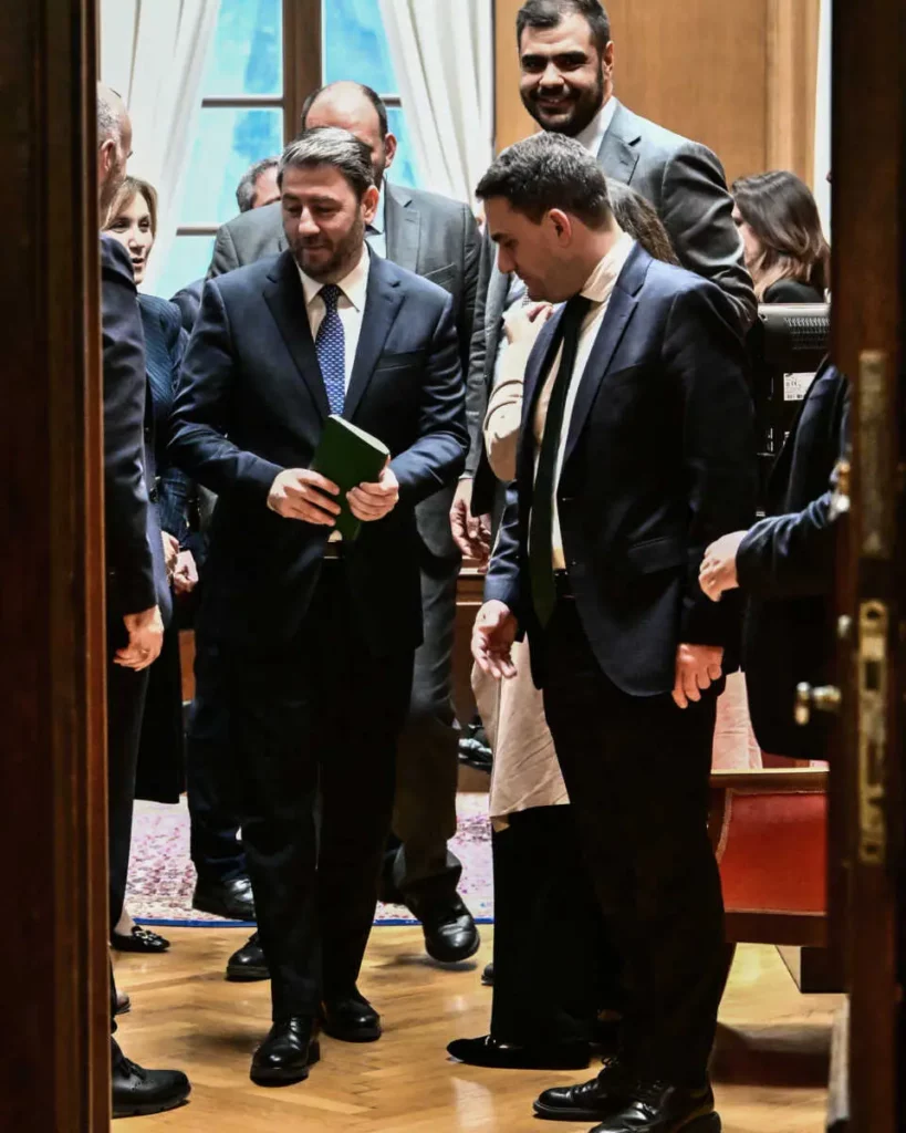 #Έχιδνα 162: Ποια μύγα τσίμπησε το ΠΑΣΟΚ με την “Ιθάκη”;