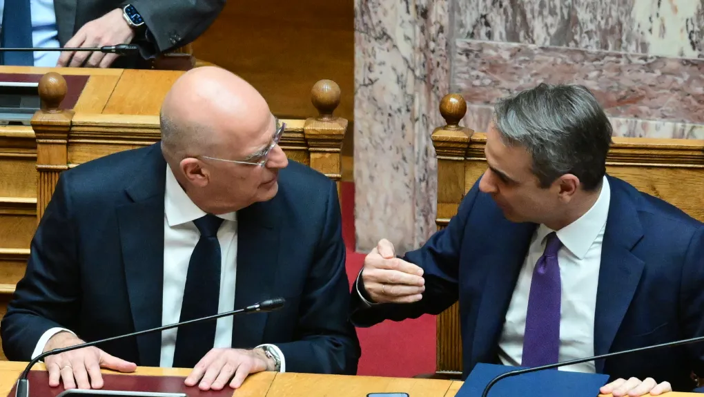 «Οικογενειακό» ρήγμα Μητσοτάκη – Δένδια: H αμήχανη συζήτηση που κανείς δεν ήθελε, αλλά όλοι κάνουν στη ΝΔ