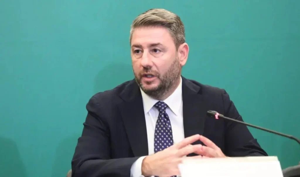 ΠΑΣΟΚ: Αιχμές για δημοσκοπικές εταιρείες και διασυνδέσεις με την κυβέρνηση