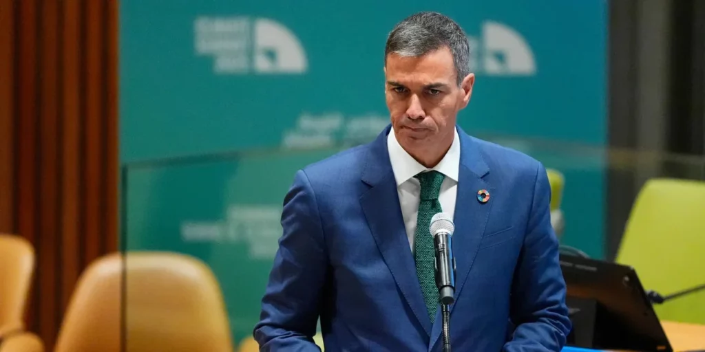 Γιατί οι Ισπανοί να έχουν Πέδρο Σάντσες και εμείς αυτά τα χρέπια; Ο Ισπανός Πρωθυπουργός καταδικάζει τη «μονομερή στρατιωτική δράση των ΗΠΑ και του Ισραήλ»