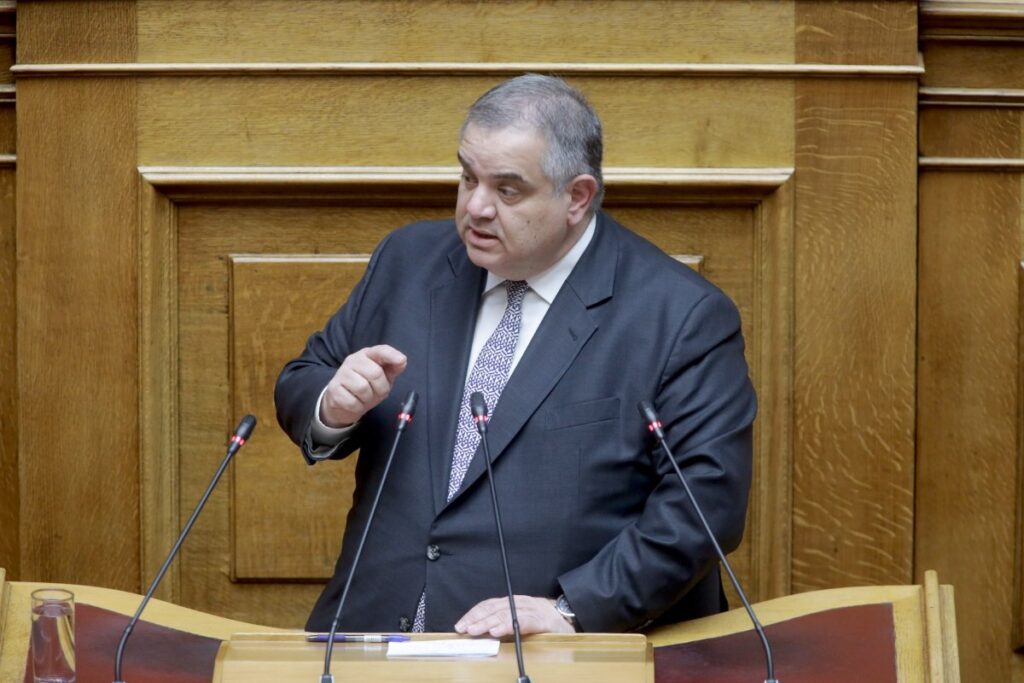 «Δεν έχω καμία σχέση εγώ»: Στο στόχαστρο του ΠΑΣΟΚ ο Βασίλης Σπανάκης για μίσθωση ακινήτου στα ΕΛΤΑ
