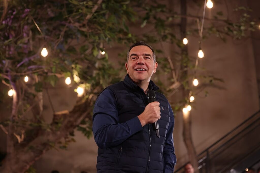 Ο Σταμάτης Κραουνάκης έγραψε τραγούδι για τον Αλέξη Τσίπρα: Πυρετώδεις προετοιμασίες για την ίδρυση του κόμματός του
