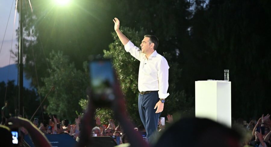 Με τη μείωση της φορολογίας για τους μισθωτούς και την ενίσχυση της μεσαίας τάξης, επανέρχεται στο προσκήνιο η πολιτική ατζέντα της ΕΛΑΣ