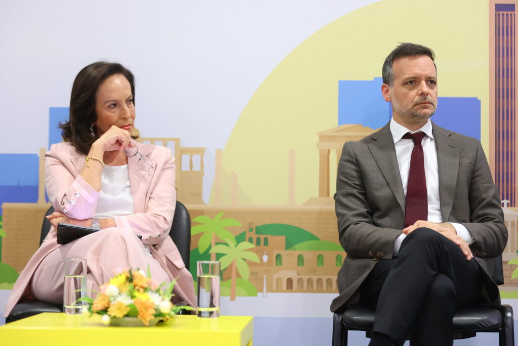 Ρήγμα στο ΠΑΣΟΚ: Δούκας και Διαμαντοπούλου σε ανοιχτή σύγκρουση