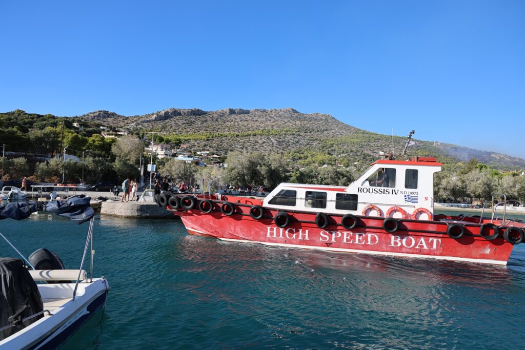 Σαλαμίνα: Στους 502 οι απεγκλωβισμένοι από τις παράκτιες περιοχές – Επιχείρηση με 4 πλοία