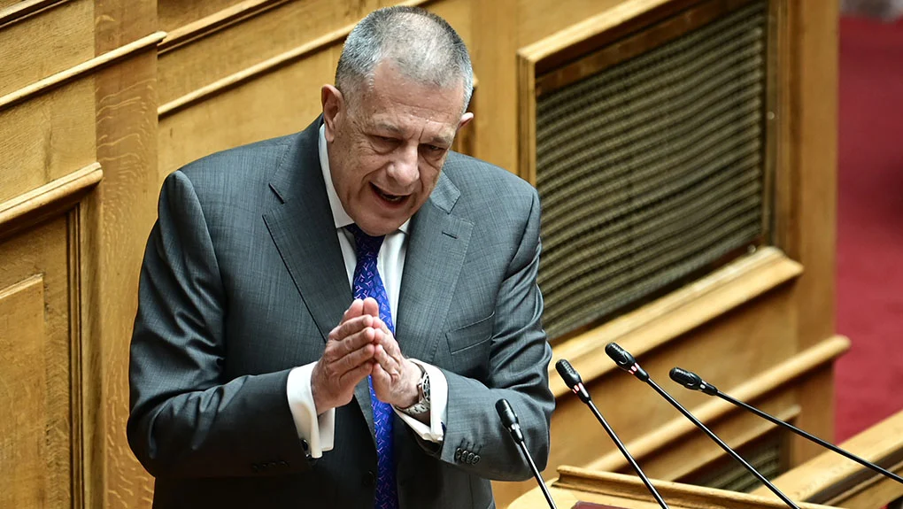 Κυψέλη: Ρωγμές, καθιζήσεις και… επιλεκτική ενημέρωση από την κυβέρνηση – Στο επίκεντρο ο υφυπουργός Νίκος Ταχιάος