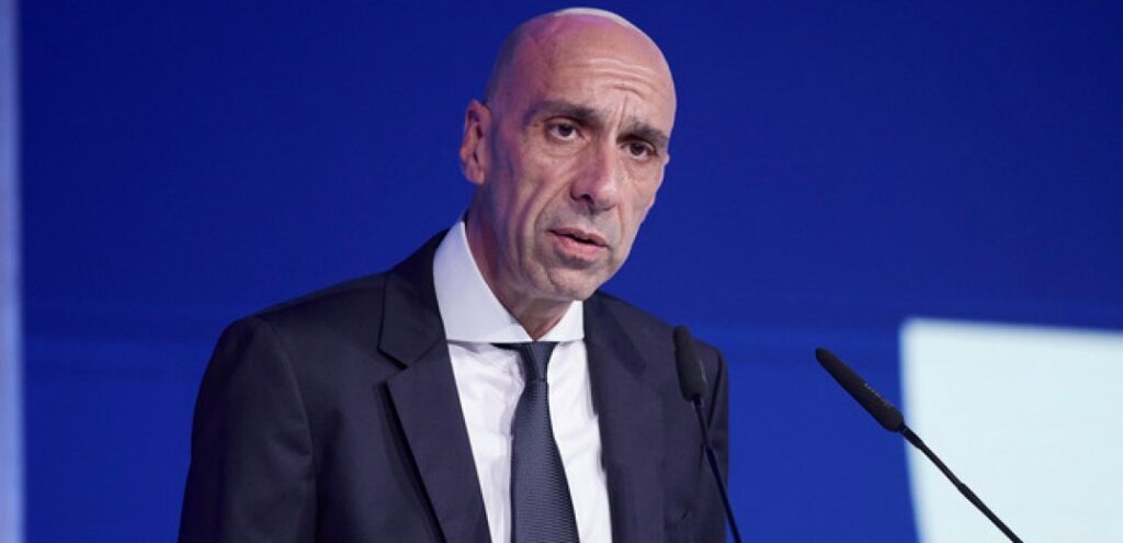 Eγκαταλείπει το καράβι που βουλιάζει ο πρώην chief of the staff του Μαξίμου ! Μπρατάκος για εξαγγελίες Μητσοτάκη στη ΔΕΘ : ” Ζήσε Μάη μου …”