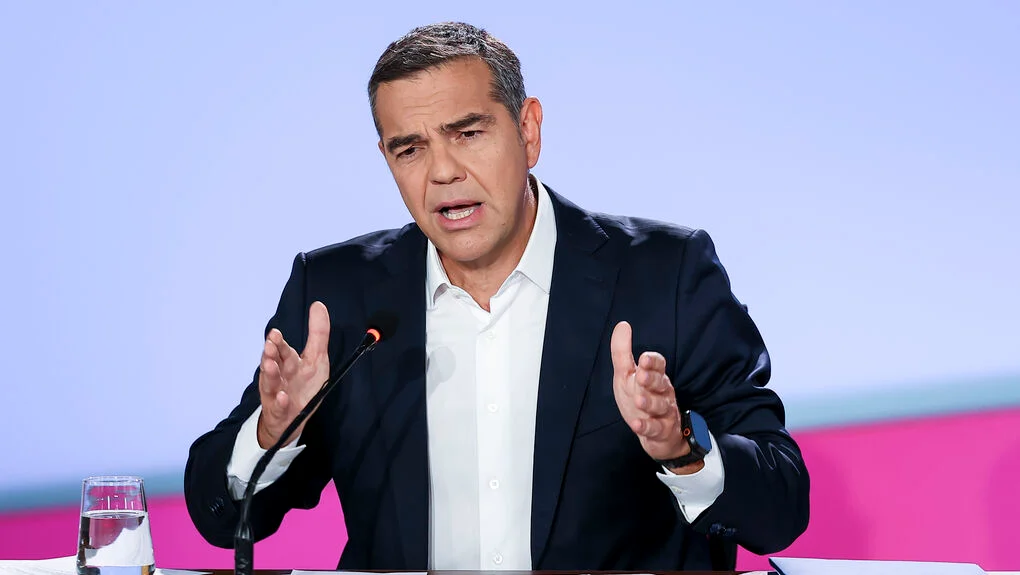 Ηχηρό “stop” του Αλέξη Τσίπρα σε όσους στήνουν σύγκρουση ΕΛ.Α.Σ – ΠΑΣΟΚ: “Αυτός που τρίβει τα χέρια του είναι ο Μητσοτάκης – Είμαστε ανταγωνιστές όχι αντίπαλοι με τις προοδευτικές δυνάμεις”