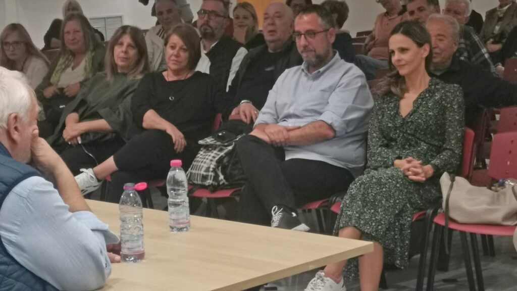 Ένα βήμα πιο κοντά στην ΕΛ.Α.Σ η Έφη Αχτσιόγλου έδωσε το παρών σε εκδήλωση στο Ίλιον – Ποιος παίρνει σειρά από τη Νέα Αριστερά