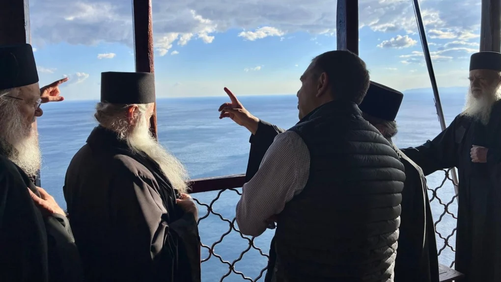 Ούτε για Αρχιεπίσκοπος ούτε για ιερομόναχος ο Αλέξης Τσίπρας – Έναν Θανάση Παπακωνσταντίνου έβαλε